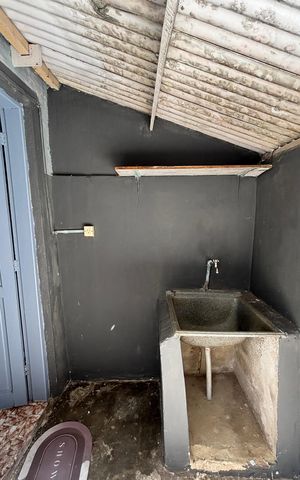 Casa à venda com 252m², 4 quartos e 6 vagas Casa à venda com 252m², 4 quartos e 6 vagasQuintal - Área de Serviço