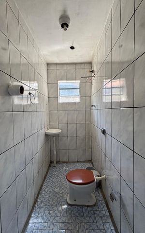 Casa à venda com 252m², 4 quartos e 6 vagas Casa à venda com 252m², 4 quartos e 6 vagasBanheiro da Edícula