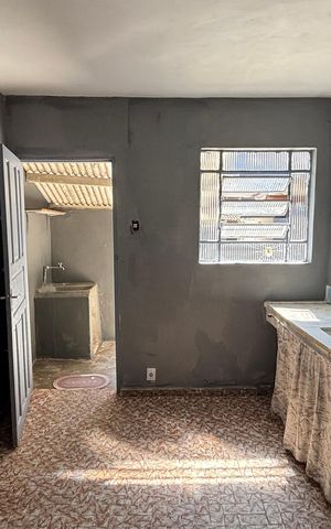 Casa à venda com 252m², 4 quartos e 6 vagas Casa à venda com 252m², 4 quartos e 6 vagasCozinha da Edícula