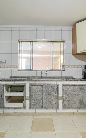 Casa para alugar com 96m², 3 quartos e 3 vagas Casa para alugar com 96m², 3 quartos e 3 vagasCozinha