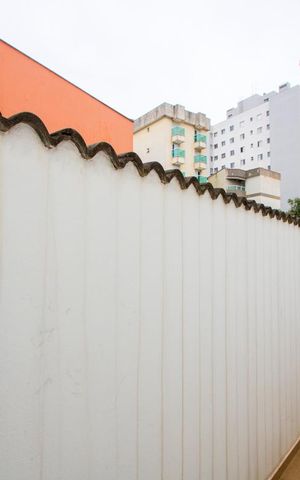 Casa à venda com 232m², 3 quartos e 4 vagas Casa à venda com 232m², 3 quartos e 4 vagasÁrea externa do quarto 2