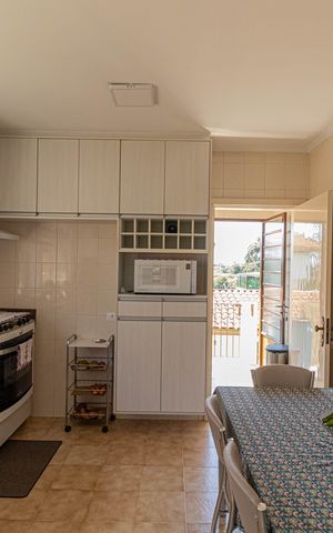 Casa à venda com 180m², 4 quartos e 2 vagas Casa à venda com 180m², 4 quartos e 2 vagasCozinha