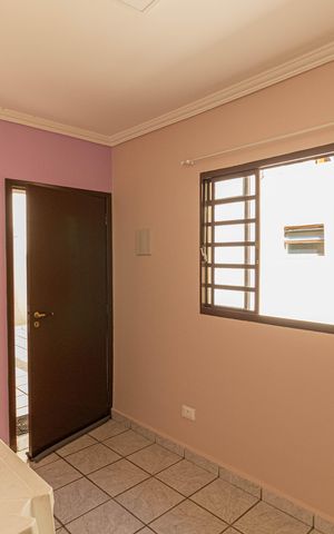 Casa à venda com 180m², 4 quartos e 2 vagas Casa à venda com 180m², 4 quartos e 2 vagasQuarto de Serviço