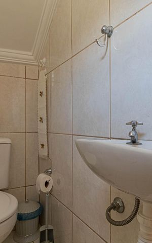 Casa à venda com 180m², 4 quartos e 2 vagas Casa à venda com 180m², 4 quartos e 2 vagasLavabo - Salão