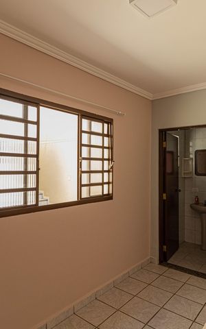 Casa à venda com 180m², 4 quartos e 2 vagas Casa à venda com 180m², 4 quartos e 2 vagasQuarto de Serviço