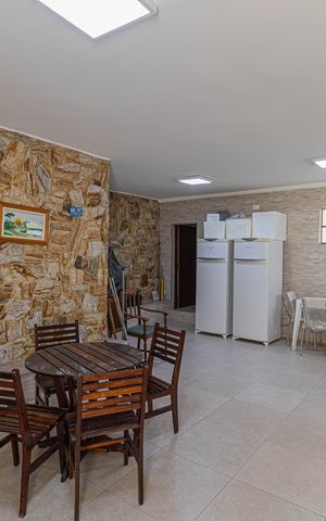 Casa à venda com 180m², 4 quartos e 2 vagas Casa à venda com 180m², 4 quartos e 2 vagasSalão