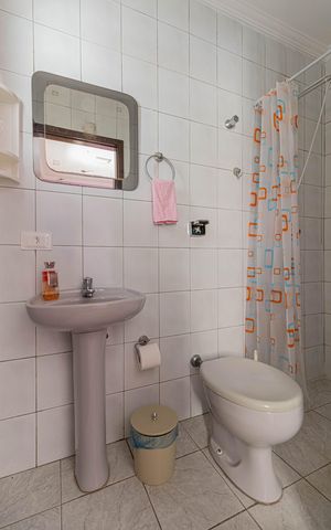 Casa à venda com 180m², 4 quartos e 2 vagas Casa à venda com 180m², 4 quartos e 2 vagasBanheiro - Quarto de Serviço