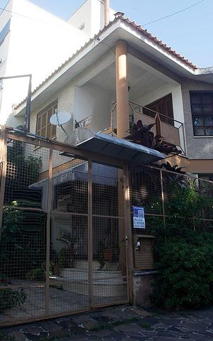 Casa para alugar com 278m², 8 quartos e 2 vagasFachada