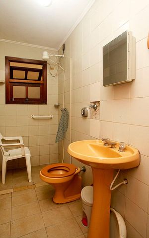 Casa para alugar com 278m², 8 quartos e 2 vagasBanheiro 4
