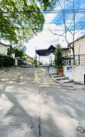 Casa de condomínio para alugar com 70m², 2 quartos e 2 vagas Casa de condomínio para alugar com 70m², 2 quartos e 2 vagasFachada com placa instalada
