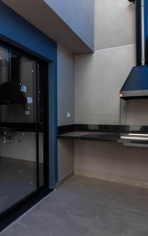 Casa à venda com 90m², 3 quartos e 2 vagasQuintal