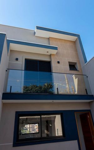 Casa à venda com 90m², 3 quartos e 2 vagasFachada