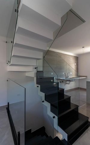Casa à venda com 90m², 3 quartos e 2 vagasSala