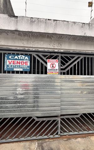 Casa à venda com 125m², 3 quartos e 2 vagas Casa à venda com 125m², 3 quartos e 2 vagasFachada
