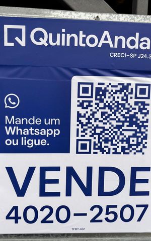 Casa à venda com 125m², 3 quartos e 2 vagas Casa à venda com 125m², 3 quartos e 2 vagasFachada