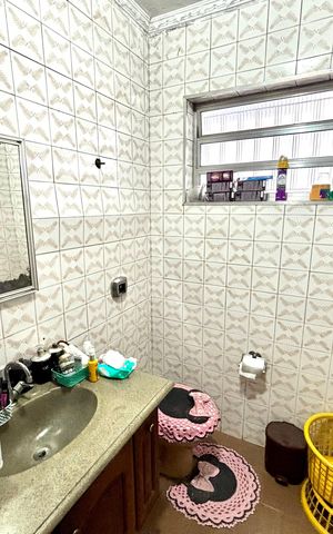 Casa à venda com 125m², 3 quartos e 2 vagas Casa à venda com 125m², 3 quartos e 2 vagasBanheiro 1