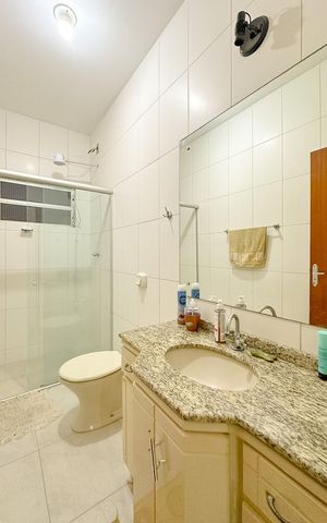 Casa para alugar com 280m², 4 quartos e 2 vagasBanheiro