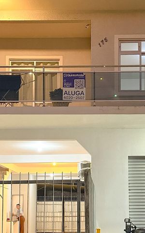 Casa para alugar com 280m², 4 quartos e 2 vagasFachada
