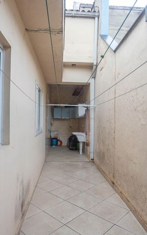 Casa à venda com 160m², 3 quartos e 2 vagas Casa à venda com 160m², 3 quartos e 2 vagasÁrea de serviço