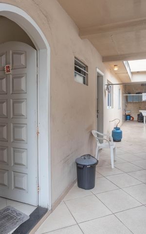 Casa à venda com 160m², 3 quartos e 2 vagas Casa à venda com 160m², 3 quartos e 2 vagasEntrada