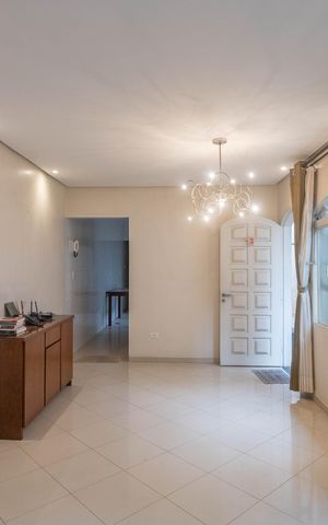 Casa à venda com 160m², 3 quartos e 2 vagas Casa à venda com 160m², 3 quartos e 2 vagasSala