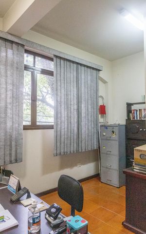 Casa à venda com 160m², 3 quartos e 2 vagas Casa à venda com 160m², 3 quartos e 2 vagasEscritório