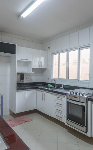 Casa à venda com 160m², 3 quartos e 2 vagas Casa à venda com 160m², 3 quartos e 2 vagasCozinha