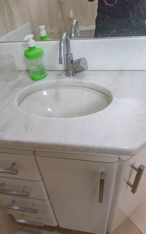 Casa à venda com 160m², 3 quartos e 2 vagas Casa à venda com 160m², 3 quartos e 2 vagasBanheiro da suíte