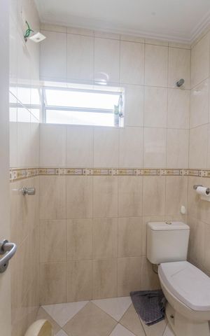Casa à venda com 160m², 3 quartos e 2 vagas Casa à venda com 160m², 3 quartos e 2 vagasBanheiro da suíte