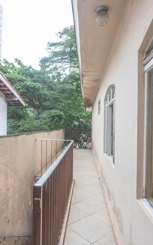 Casa à venda com 160m², 3 quartos e 2 vagas Casa à venda com 160m², 3 quartos e 2 vagasÁrea externa