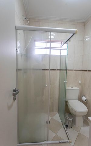 Casa à venda com 160m², 3 quartos e 2 vagas Casa à venda com 160m², 3 quartos e 2 vagasBanheiro social