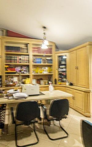 Casa para alugar com 700m², 6 quartos e 4 vagas Casa para alugar com 700m², 6 quartos e 4 vagasEscritório