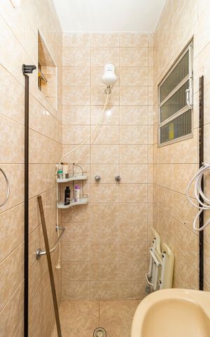 Casa à venda com 6m², 3 quartos e 2 vagas Casa à venda com 6m², 3 quartos e 2 vagasBanheiro da Suíte 1