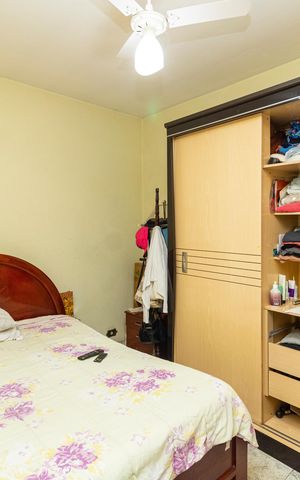 Casa à venda com 6m², 3 quartos e 2 vagas Casa à venda com 6m², 3 quartos e 2 vagasQuarto 1