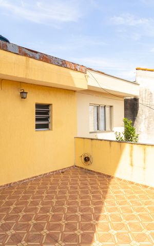 Casa à venda com 6m², 3 quartos e 2 vagas Casa à venda com 6m², 3 quartos e 2 vagasVaranda da Suíte 3