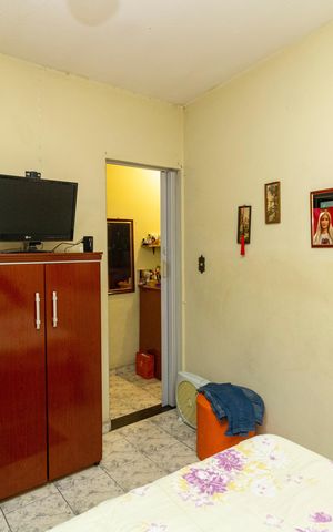 Casa à venda com 6m², 3 quartos e 2 vagas Casa à venda com 6m², 3 quartos e 2 vagasQuarto 1