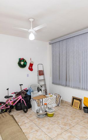 Casa à venda com 6m², 3 quartos e 2 vagas Casa à venda com 6m², 3 quartos e 2 vagasSala 1