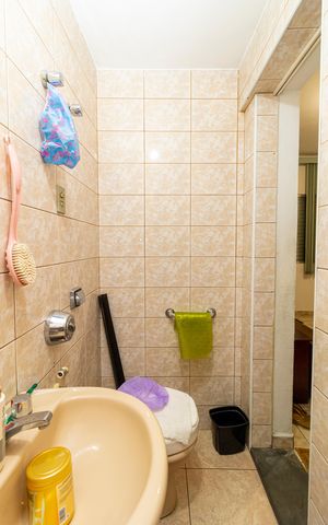 Casa à venda com 6m², 3 quartos e 2 vagas Casa à venda com 6m², 3 quartos e 2 vagasBanheiro da Suíte 1