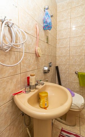 Casa à venda com 6m², 3 quartos e 2 vagas Casa à venda com 6m², 3 quartos e 2 vagasBanheiro da Suíte 1
