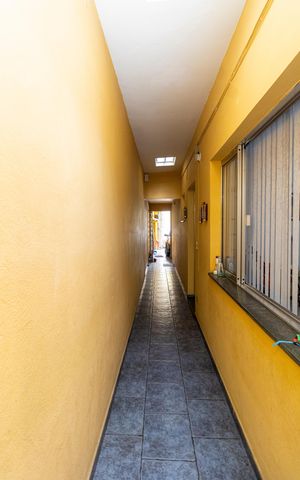 Casa à venda com 6m², 3 quartos e 2 vagas Casa à venda com 6m², 3 quartos e 2 vagasCorredor