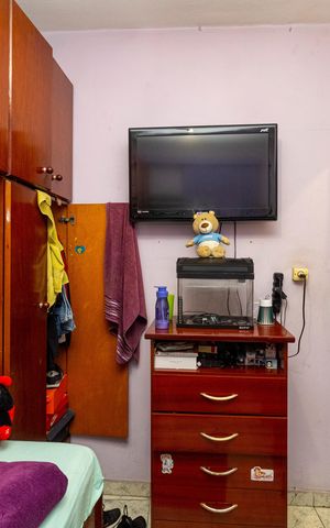 Casa à venda com 6m², 3 quartos e 2 vagas Casa à venda com 6m², 3 quartos e 2 vagasQuarto 2