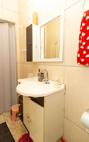 Casa à venda com 6m², 3 quartos e 2 vagas Casa à venda com 6m², 3 quartos e 2 vagasBanheiro