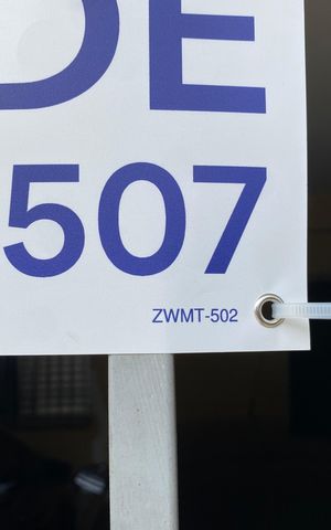 Casa à venda com 6m², 3 quartos e 2 vagas Casa à venda com 6m², 3 quartos e 2 vagasPlaquinha Cod ZWMT-502