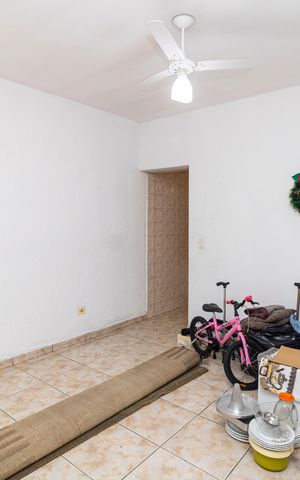 Casa à venda com 6m², 3 quartos e 2 vagas Casa à venda com 6m², 3 quartos e 2 vagasSala 1