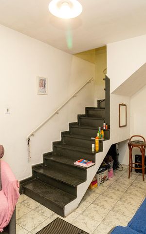 Casa à venda com 6m², 3 quartos e 2 vagas Casa à venda com 6m², 3 quartos e 2 vagasSala 2