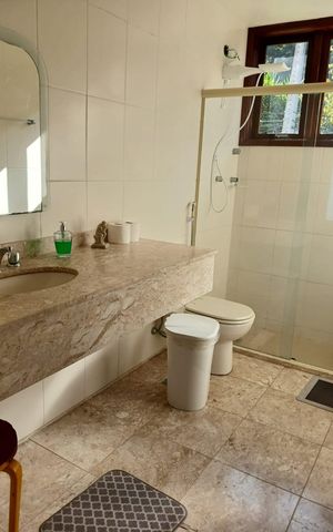 Casa para alugar com 385m², 5 quartos e 3 vagas Casa para alugar com 385m², 5 quartos e 3 vagasBanheiro