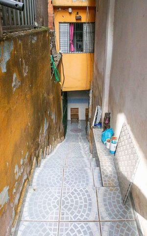 Casa à venda com 75m², 4 quartos e sem vagaEscada