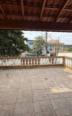 Casa à venda com 130m², 3 quartos e 4 vagas Casa à venda com 130m², 3 quartos e 4 vagasÁrea externa