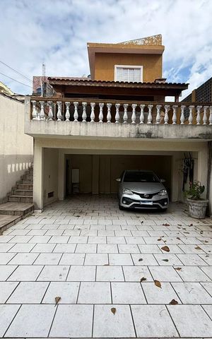 Casa à venda com 130m², 3 quartos e 4 vagas Casa à venda com 130m², 3 quartos e 4 vagasÁrea externa