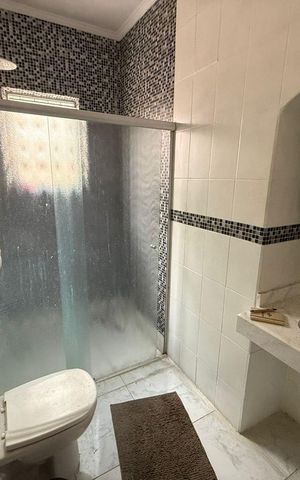 Casa à venda com 130m², 3 quartos e 4 vagas Casa à venda com 130m², 3 quartos e 4 vagasBanheiro